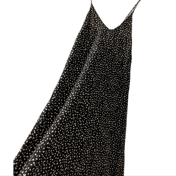 Old Navy Dresses & Skirts - Flowy Summer Maxi Dress